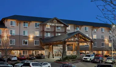 Oxford Suites Image